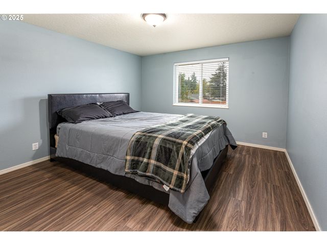 1205 S 13TH St, Cottage Grove, OR 97424