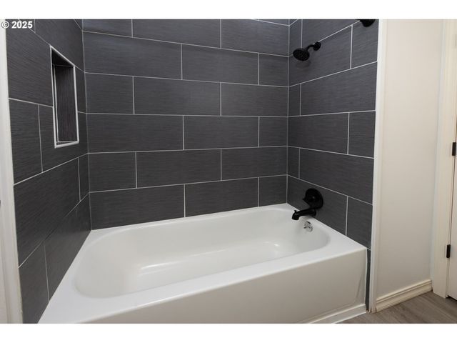 1205 S 13TH St, Cottage Grove, OR 97424