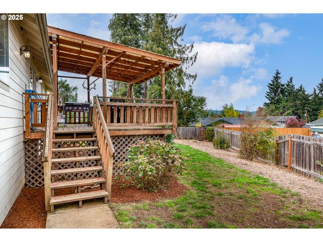 1205 S 13TH St, Cottage Grove, OR 97424