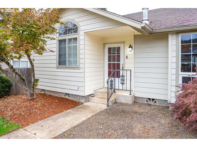 1205 S 13TH St, Cottage Grove, OR 97424