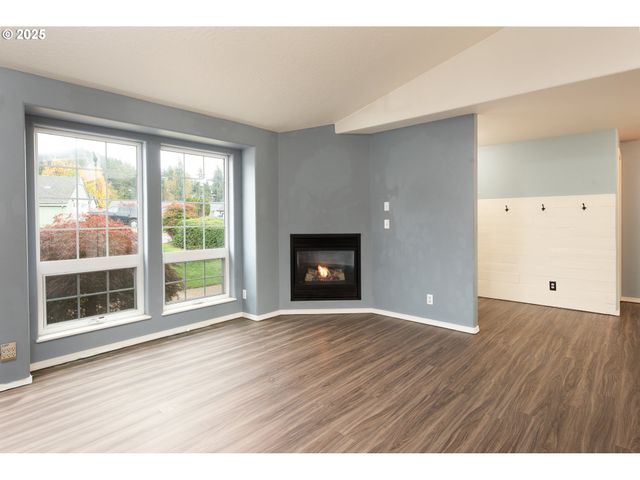 1205 S 13TH St, Cottage Grove, OR 97424