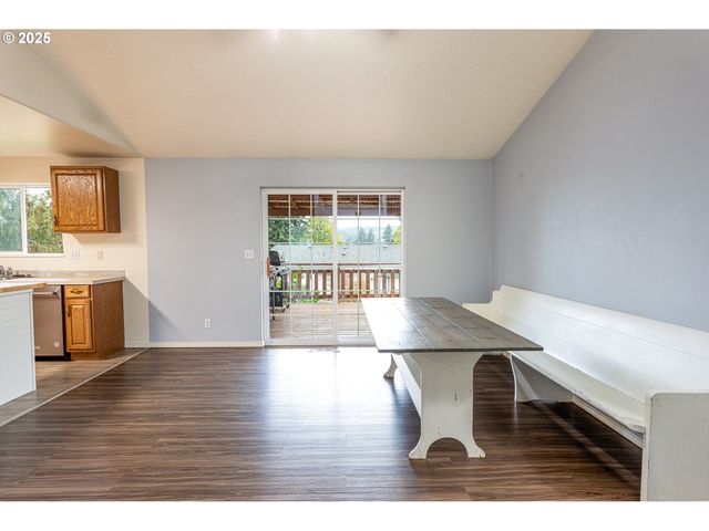 1205 S 13TH St, Cottage Grove, OR 97424