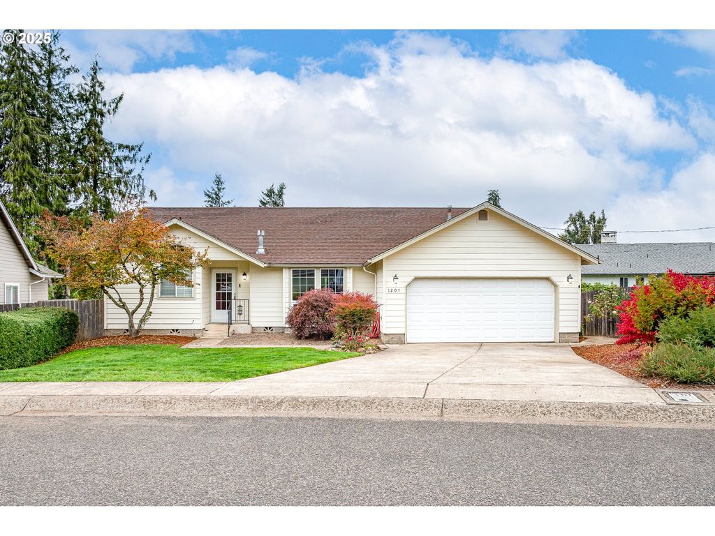 1205 S 13TH St, Cottage Grove, OR 97424