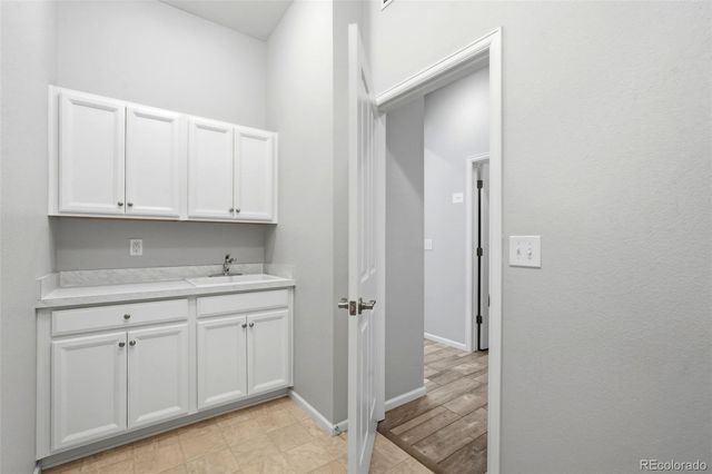 6807 S Riverwood Way, Aurora, CO 80016
