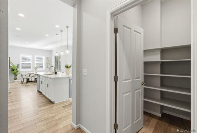 6807 S Riverwood Way, Aurora, CO 80016