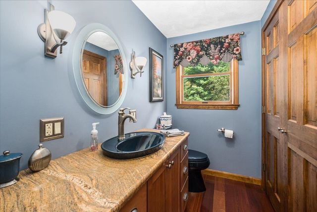 9 County Road, Windham, NH 03087