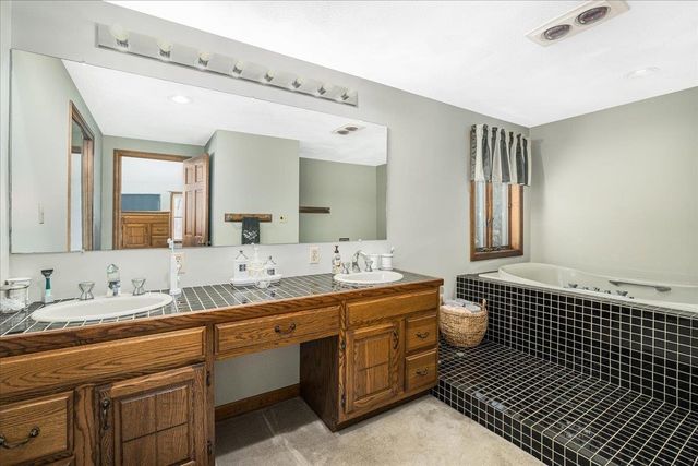 9 County Road, Windham, NH 03087