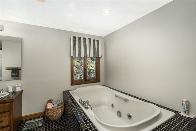 9 County Road, Windham, NH 03087