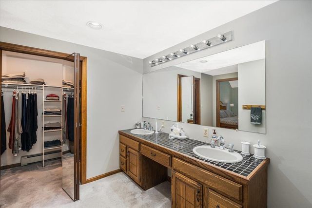 9 County Road, Windham, NH 03087