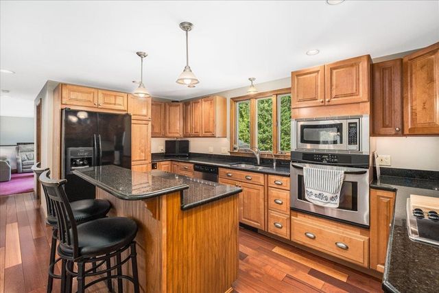 9 County Road, Windham, NH 03087