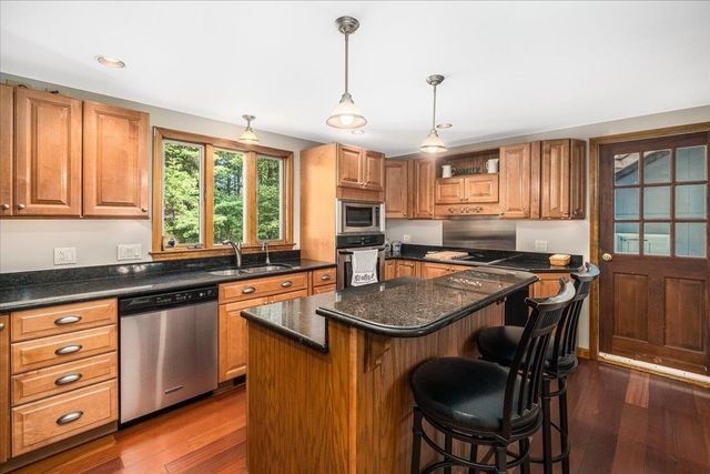 9 County Road, Windham, NH 03087