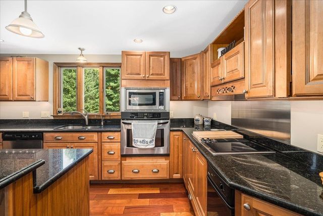 9 County Road, Windham, NH 03087