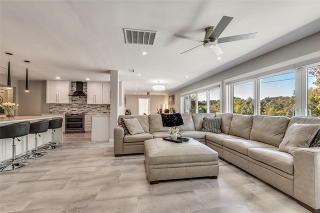 944 Hummingbird Trail, Grapevine, TX 76051