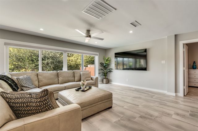 944 Hummingbird Trail, Grapevine, TX 76051