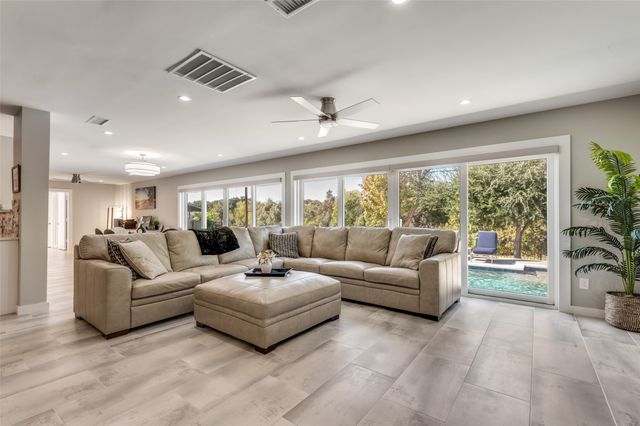 944 Hummingbird Trail, Grapevine, TX 76051