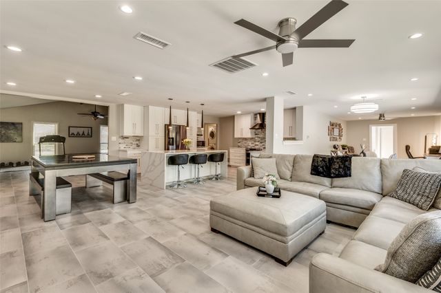 944 Hummingbird Trail, Grapevine, TX 76051