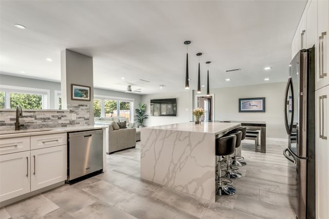 944 Hummingbird Trail, Grapevine, TX 76051