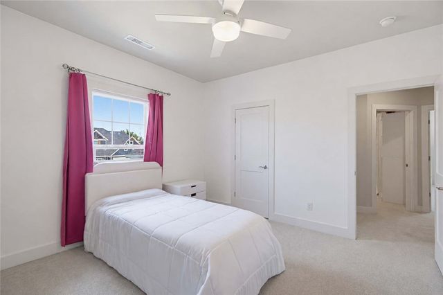 6420 S 60th Street, Rogers, AR 72758