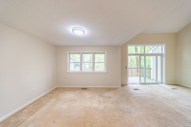 49 Bishops Forest Dr 49, Waltham, MA 02452