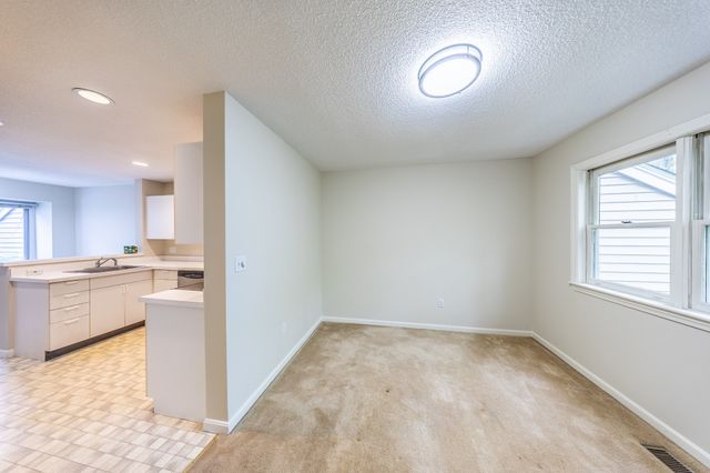 49 Bishops Forest Dr 49, Waltham, MA 02452