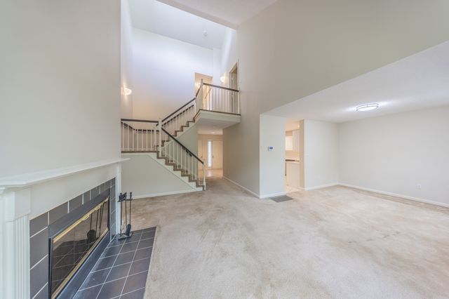 49 Bishops Forest Dr 49, Waltham, MA 02452