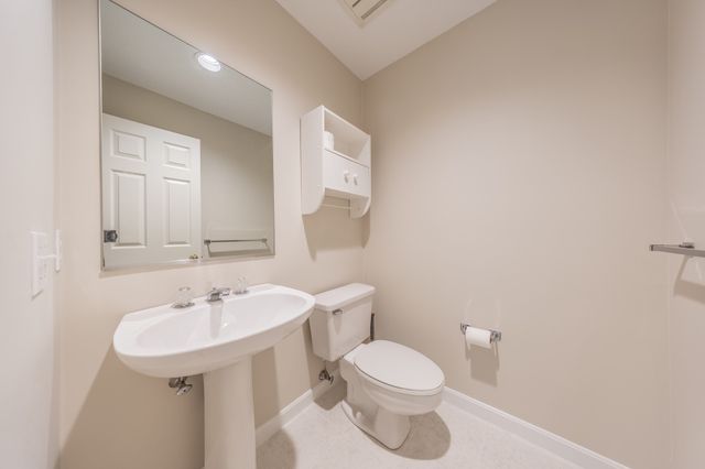 49 Bishops Forest Dr 49, Waltham, MA 02452