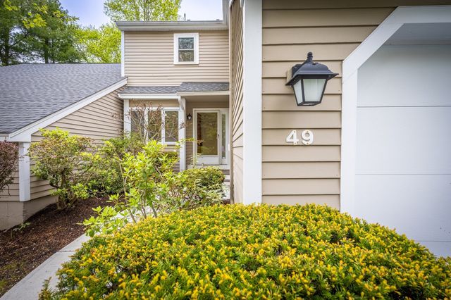 49 Bishops Forest Dr 49, Waltham, MA 02452