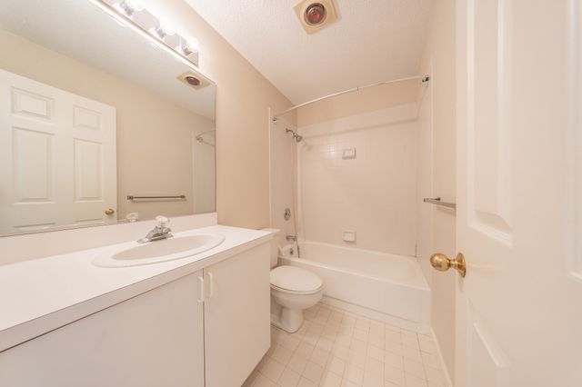 49 Bishops Forest Dr 49, Waltham, MA 02452