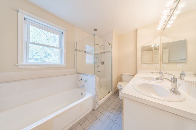 49 Bishops Forest Dr 49, Waltham, MA 02452