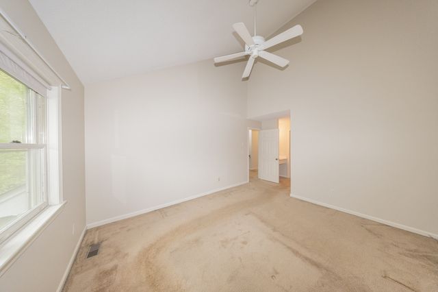 49 Bishops Forest Dr 49, Waltham, MA 02452