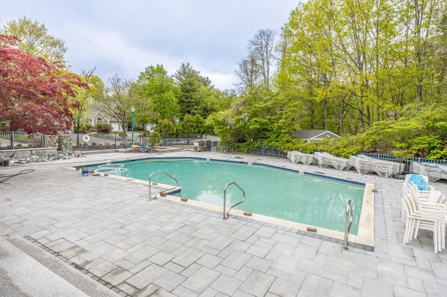 49 Bishops Forest Dr 49, Waltham, MA 02452