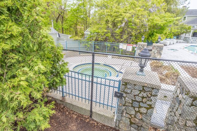 49 Bishops Forest Dr 49, Waltham, MA 02452