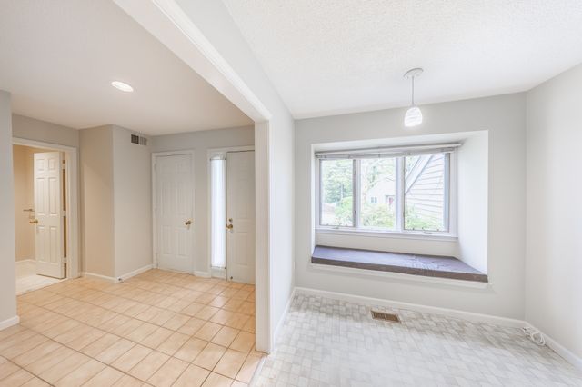 49 Bishops Forest Dr 49, Waltham, MA 02452