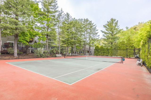 49 Bishops Forest Dr 49, Waltham, MA 02452