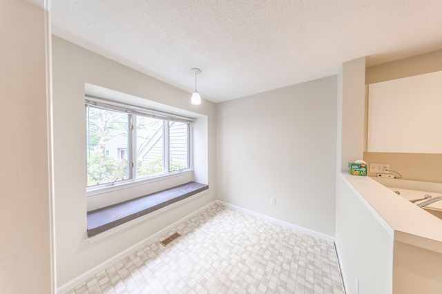 49 Bishops Forest Dr 49, Waltham, MA 02452