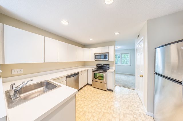 49 Bishops Forest Dr 49, Waltham, MA 02452