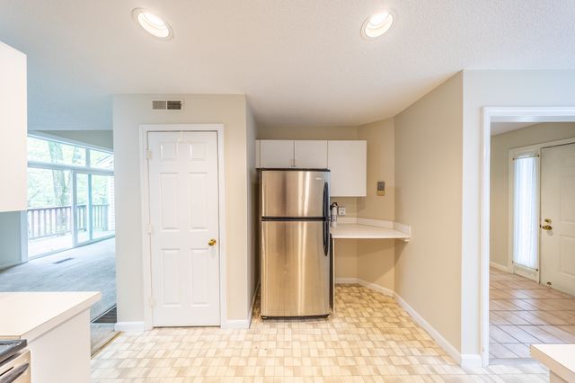 49 Bishops Forest Dr 49, Waltham, MA 02452