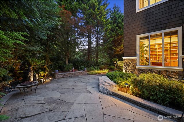 25122 NE 18th Street, Sammamish, WA 98074