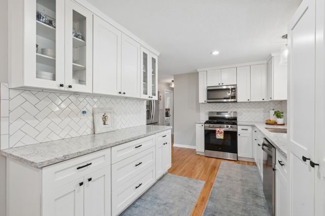 2505 W Armour Terrace, Saint Anthony, MN 55418