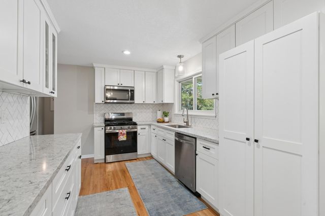 2505 W Armour Terrace, Saint Anthony, MN 55418