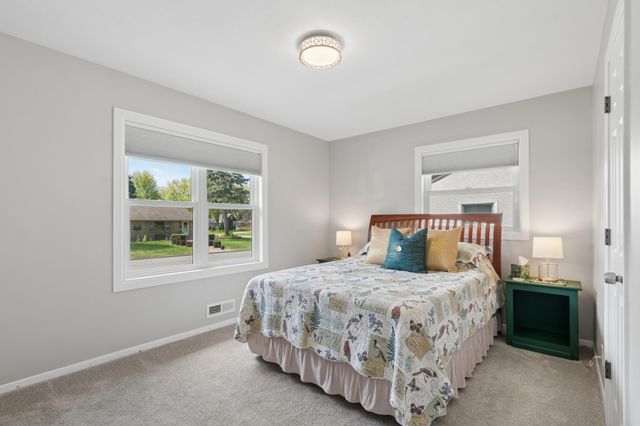 2505 W Armour Terrace, Saint Anthony, MN 55418