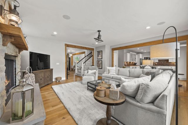 8568 Liberty Road N, Powell, OH 43065