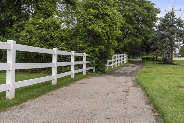 8568 Liberty Road N, Powell, OH 43065