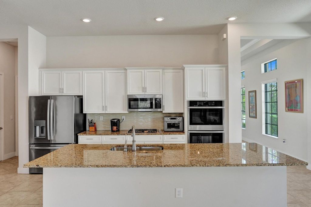 Image 13 of property listing at 7433 Knight St, Parkland, FL 33067