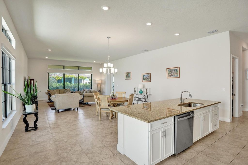 Image 14 of property listing at 7433 Knight St, Parkland, FL 33067