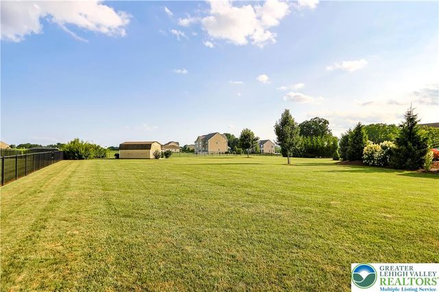 6800 Gwenmawr Road, East Allen Twp, PA 18017