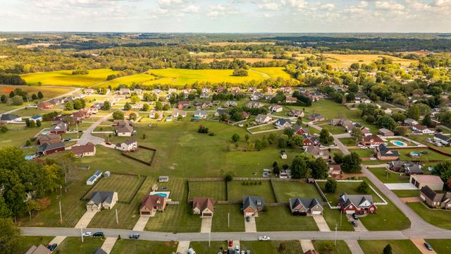 135 Irish Oaks Dr, Portland, TN 37148