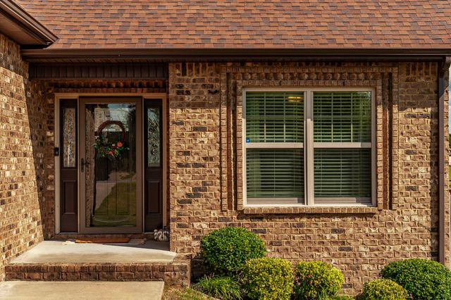 135 Irish Oaks Dr, Portland, TN 37148