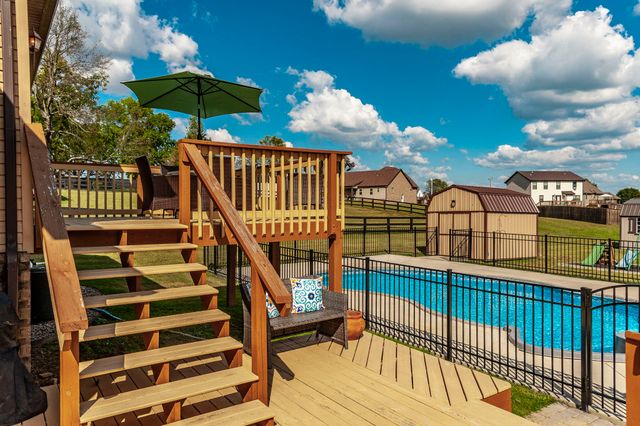 135 Irish Oaks Dr, Portland, TN 37148