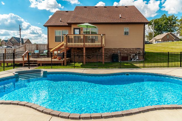 135 Irish Oaks Dr, Portland, TN 37148